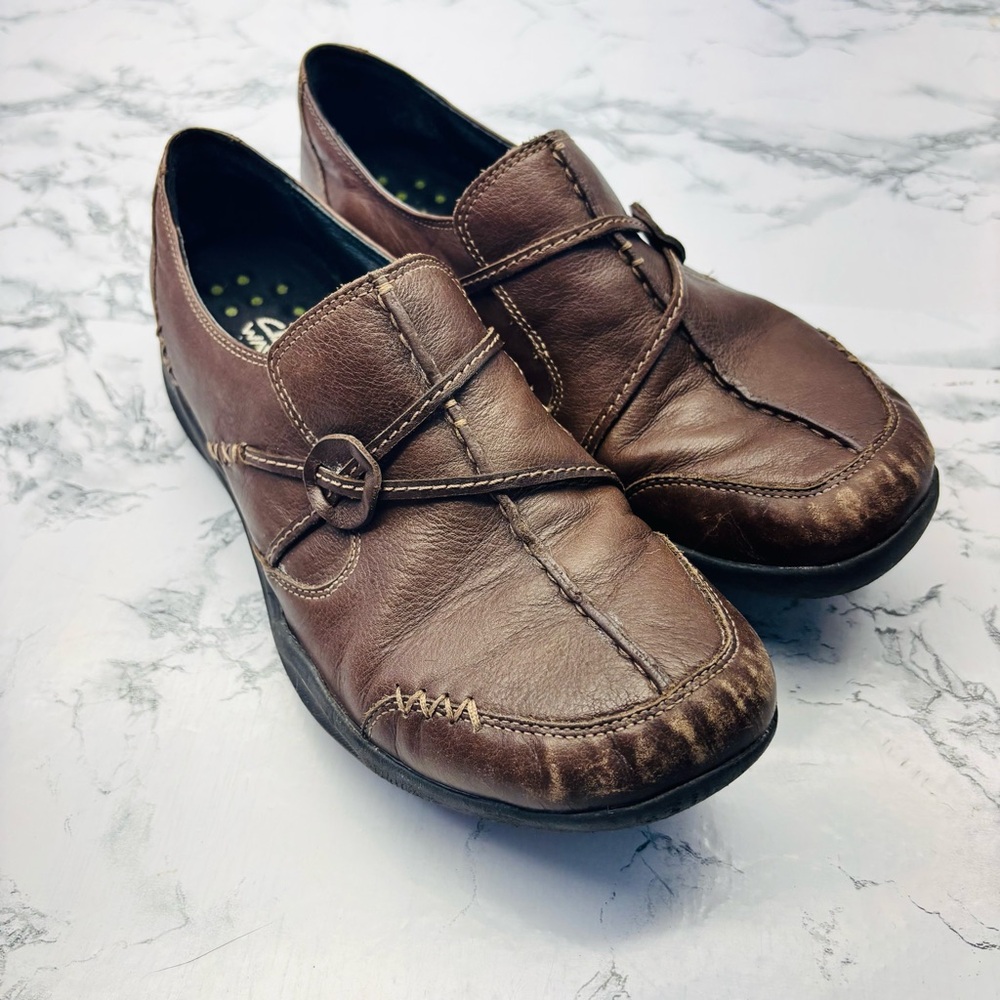 Clarks Wavewalk Brown Leather Slip-On Clog Mules with Buckle Detail size 8.5